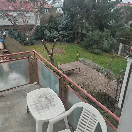 White House Okecie Cyprysowa 11 Varšava