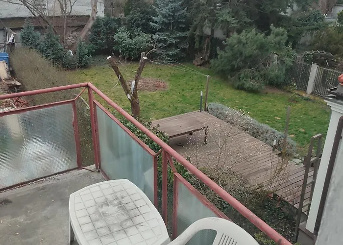 White House Okecie Cyprysowa 11 Varšava